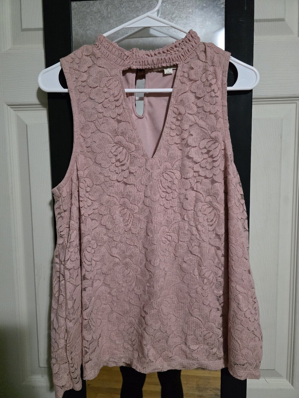 Taylor & Sage Dusty Pink Lace Sleeveless Shell Top